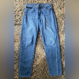 Women’s Banana Republic jeans size 8
High rise skinny